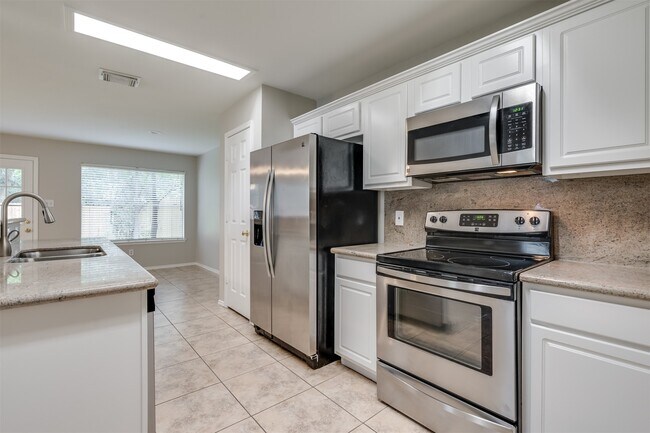 Building Photo - 6 Yarrow Ct