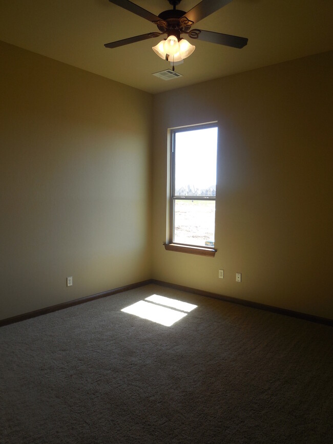 Building Photo - Fully Furnished Three Bedroom, Two Bathroo...