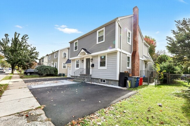 Building Photo - 215 New Milford Ave