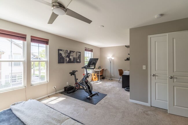 Building Photo - 472 Valentine Way