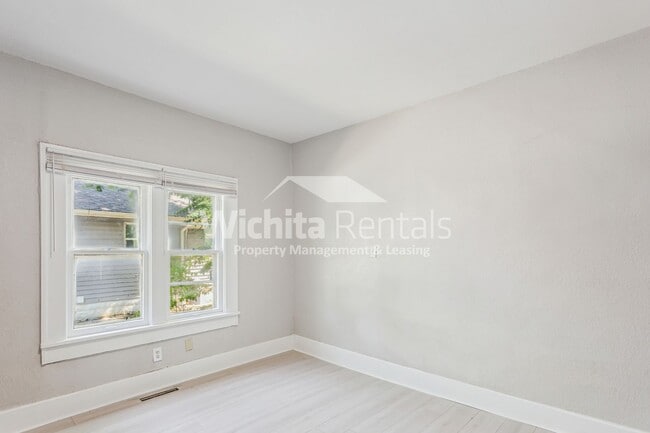 Building Photo - 1038 S Ellis St