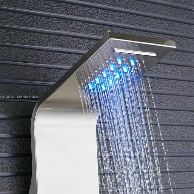 Building Photo - 1000 West Ave