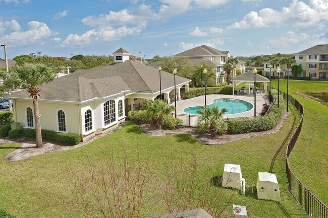 Building Photo - Fully Furnished & Move In Ready!