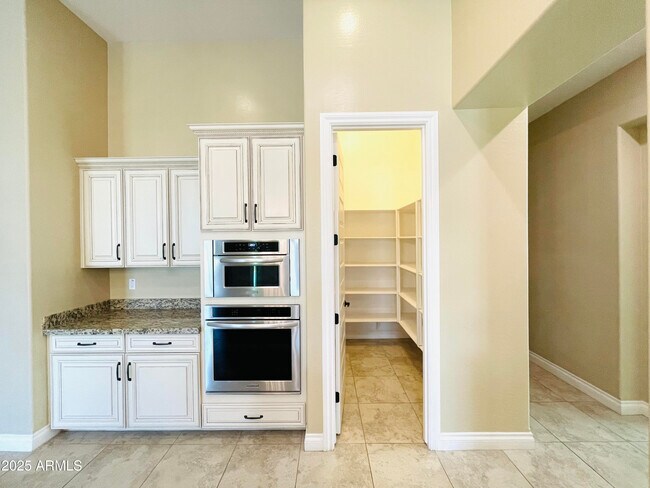 Building Photo - 3104 E Wildhorse Ct