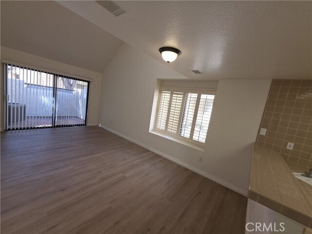 Building Photo - 19 Aruba St