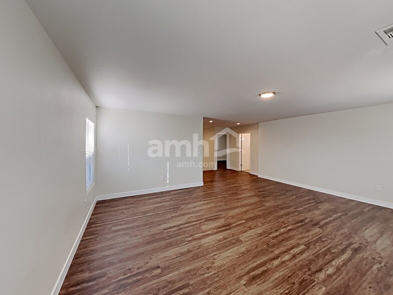 Building Photo - 2408 Cockatiel Dr