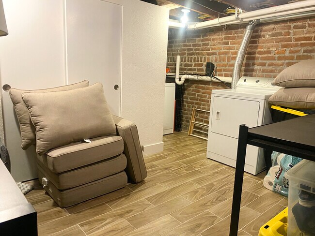 Building Photo - 3009 California St