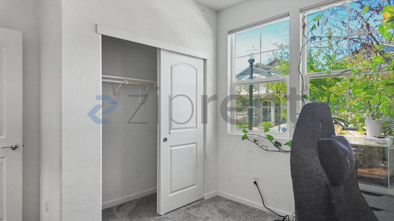 Building Photo - Unit