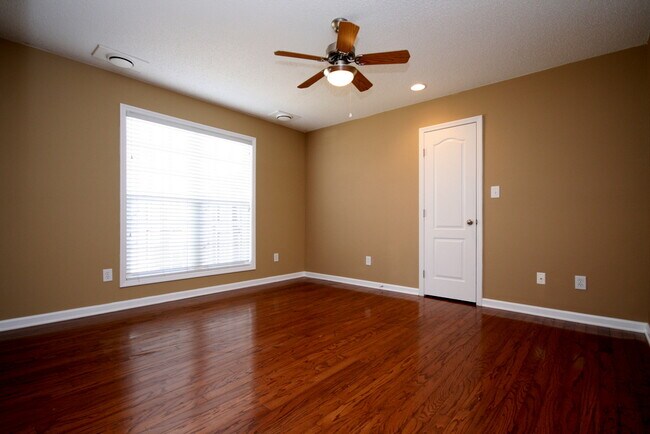 Building Photo - 176 Timber Oak Rd