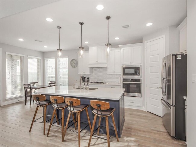 Building Photo - 4108 Emerson Cove Dr