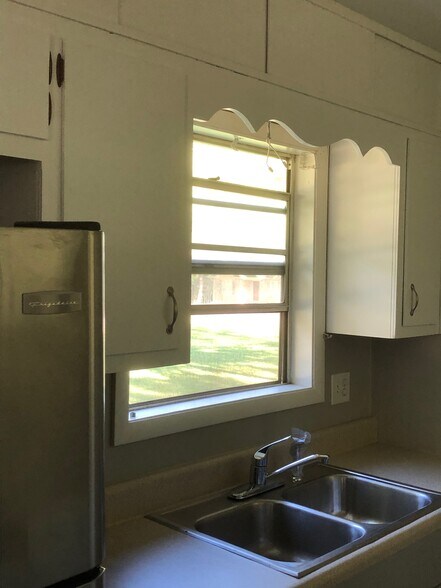 Building Photo - 2413 Sherwood Place