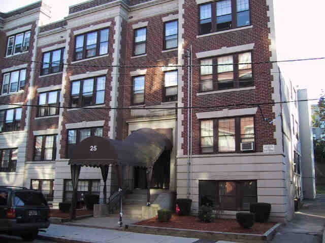 Building Photo - 200 Kelton St