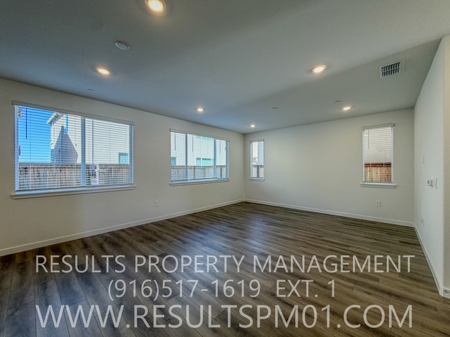 Building Photo - Brand new 3 Bedroom home. Wonderful amenities!