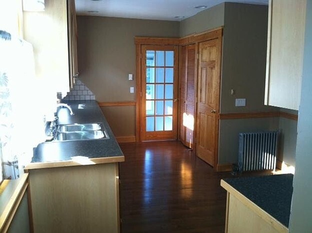 Primary Photo - 61 Adamson St