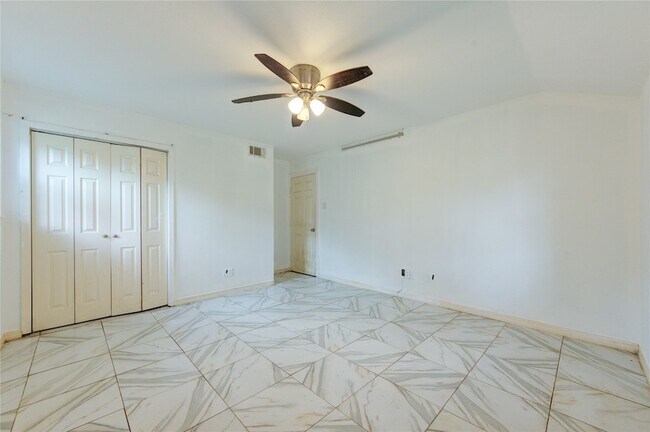 Building Photo - 2117 Willow Wisp Dr