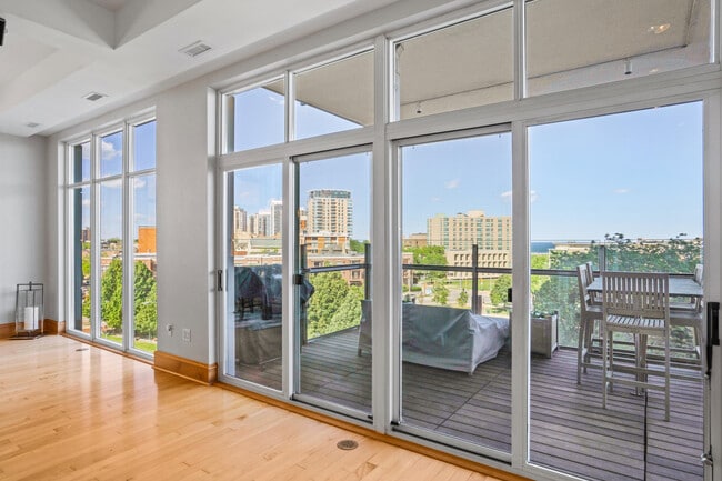 Building Photo - 1313 N Franklin Pl