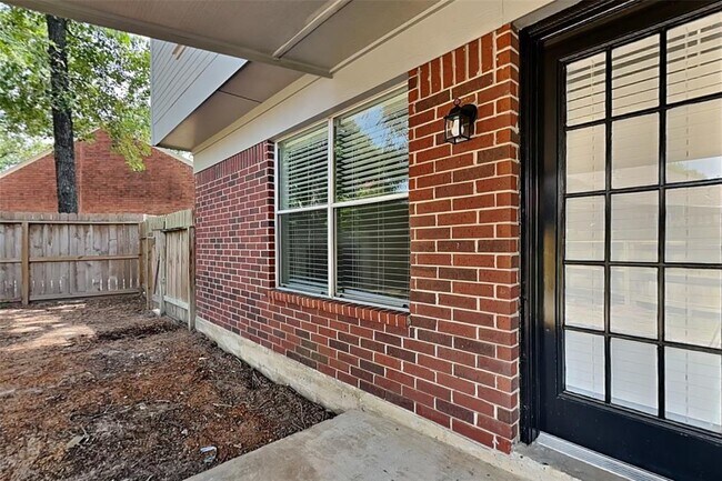 Building Photo - 5 Regency Ct