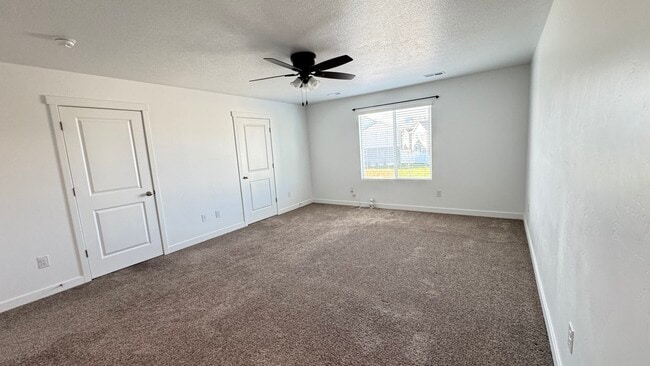 Building Photo - 404 Grassland Dr