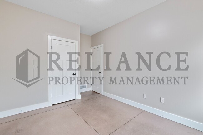 Building Photo - 3411 E Aster St