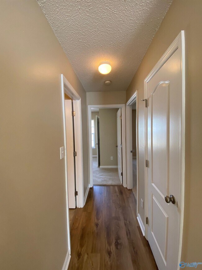 Building Photo - 208 Glen Meadows Ln