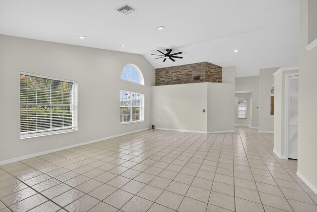 Building Photo - 12865 Meadowbend Dr