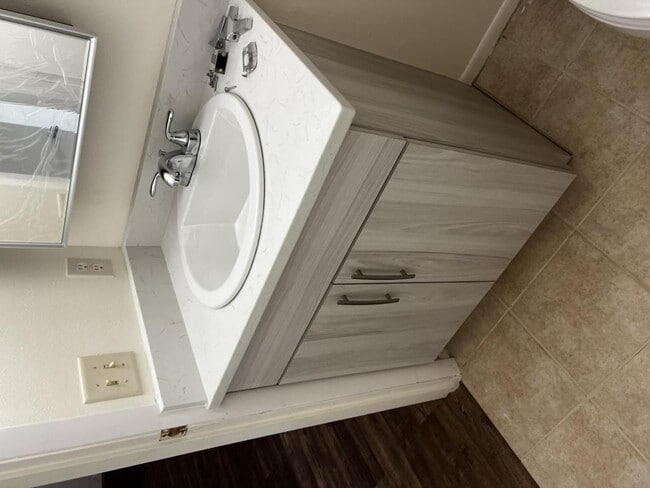 Building Photo - 110 E Washington St