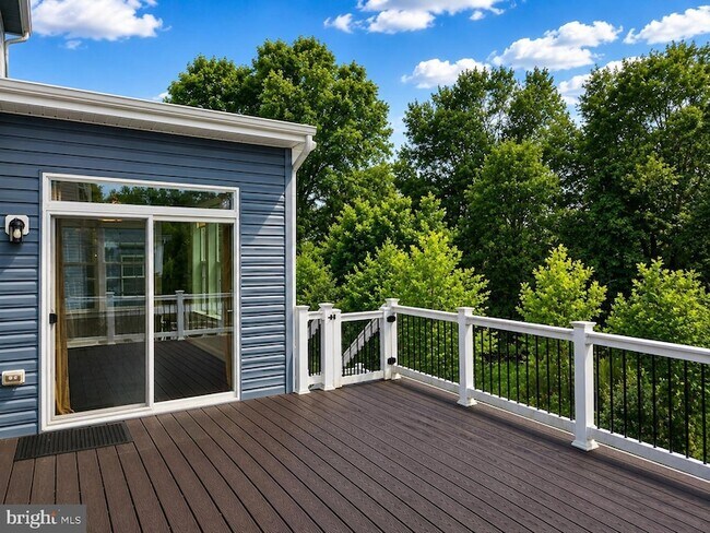 Building Photo - 3348 Burton Dr