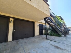 Building Photo - 318 N Nicholson Ave