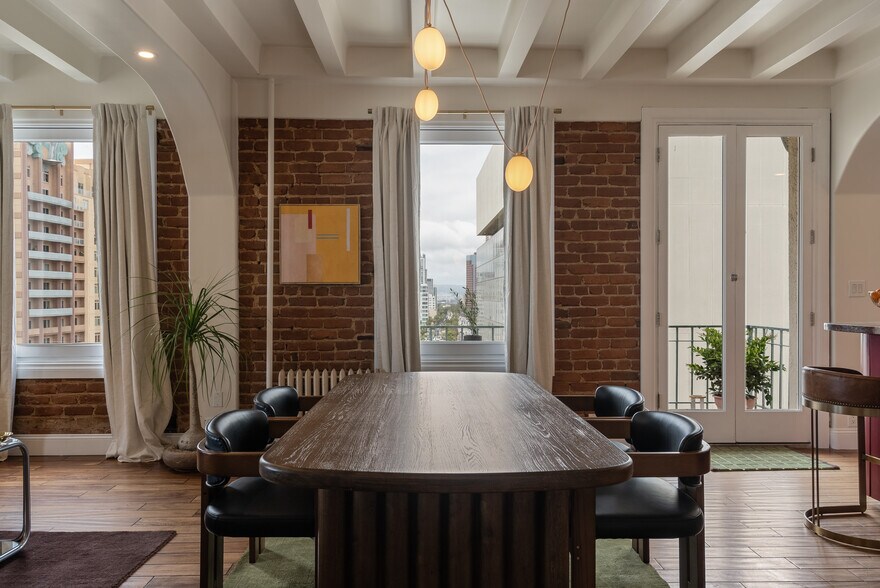 Building Photo - 455 E Ocean Blvd