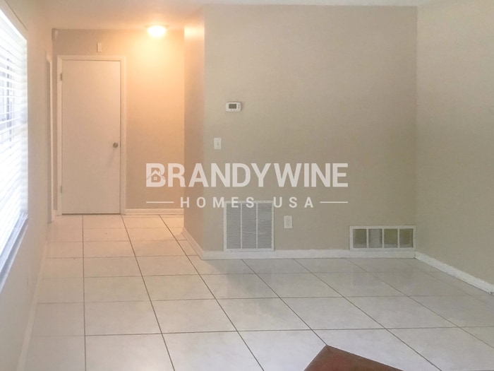 Building Photo - 1608 Robin Ln