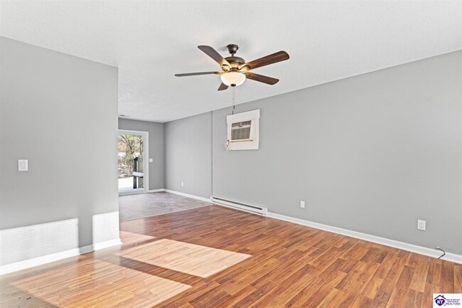 Building Photo - 1045 Greenway Dr