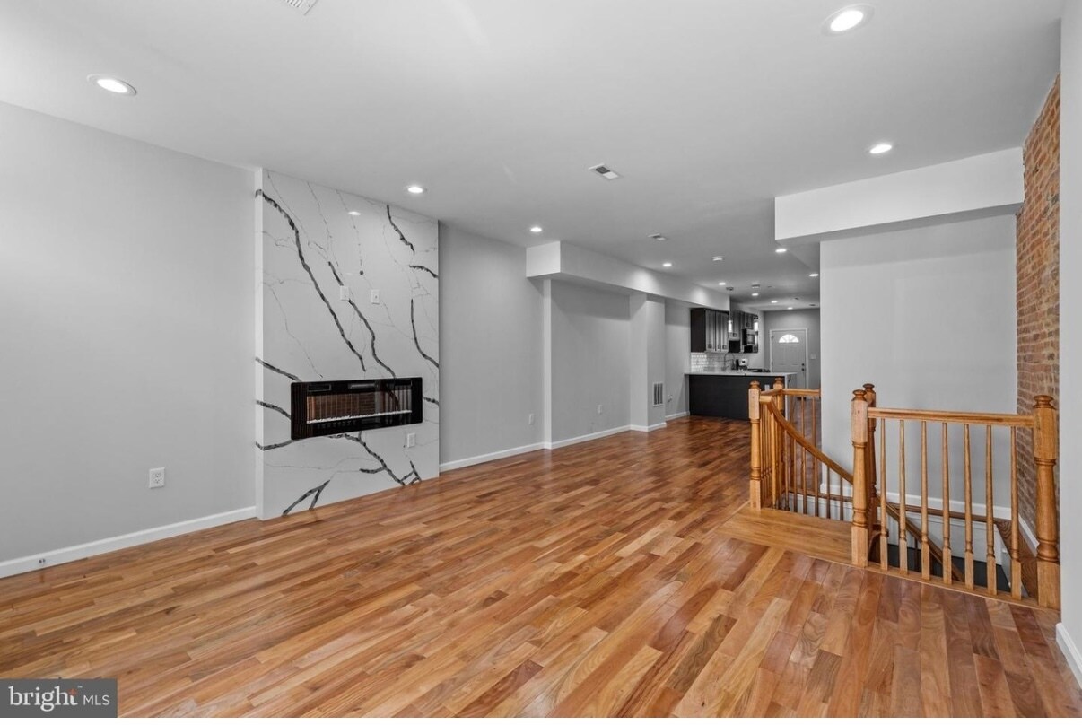 Building Photo - 1704 E Chase St