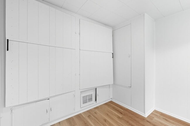 Building Photo - NEW LISTING! 2 BEDROOM HOME