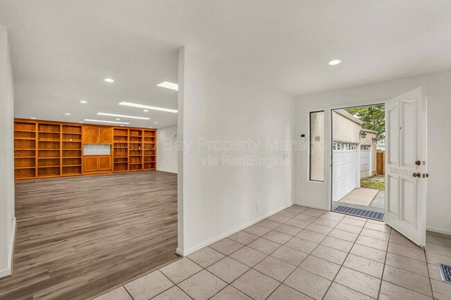 Building Photo - 4083 Sunset Ln