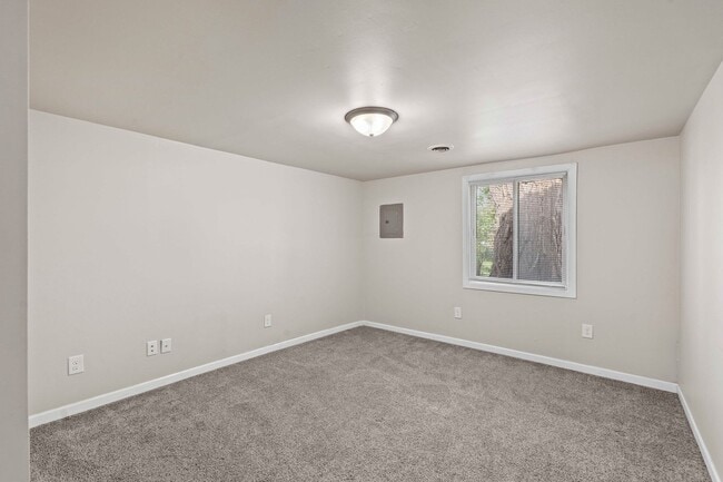 Building Photo - 3 Bedroom Home In Chesterton