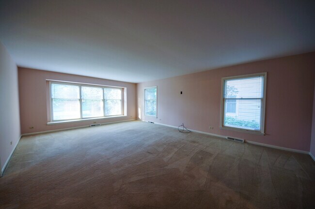 Building Photo - 3619 Bernay Dr