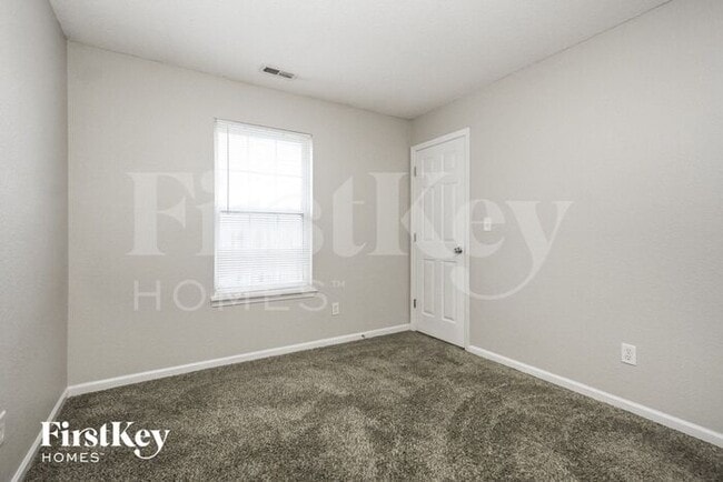 Building Photo - 5248 Bluff View Dr