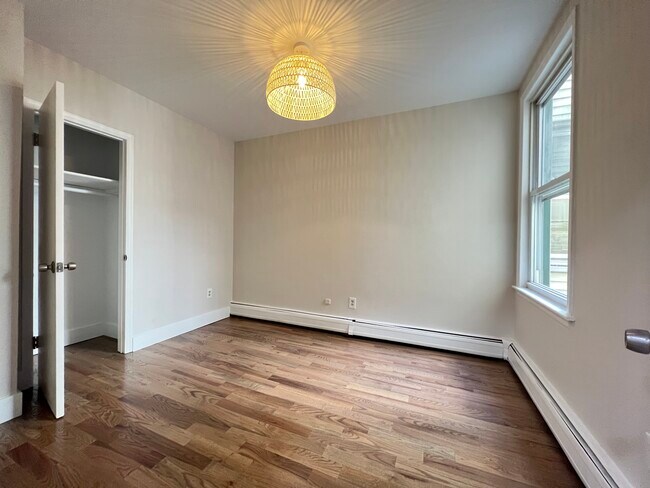 Unit 3 - 114 W 7th St