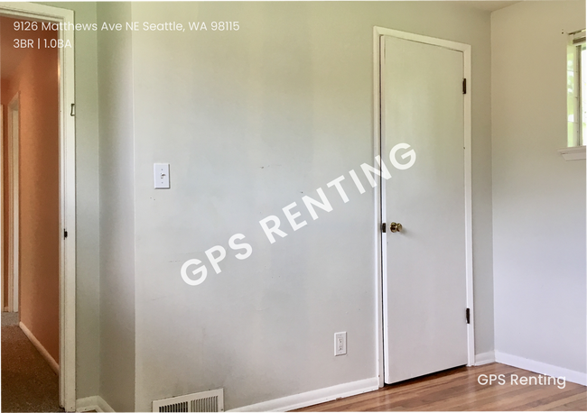 Building Photo - Matthews Beach 3 bd Available now!