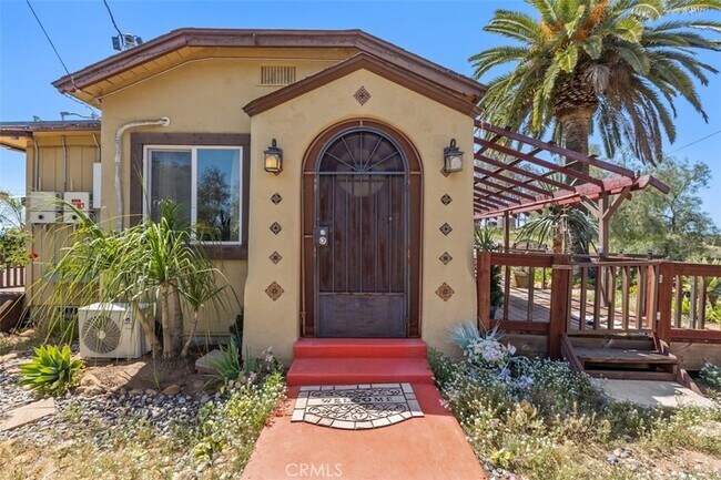 Building Photo - 1716 Cedar St