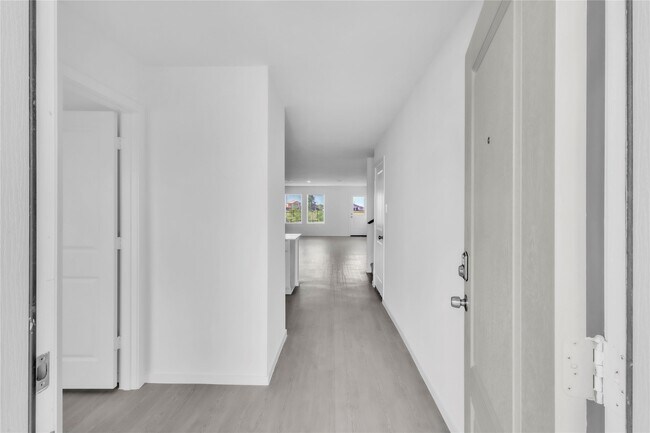 Building Photo - 27627 Village Cir Dr