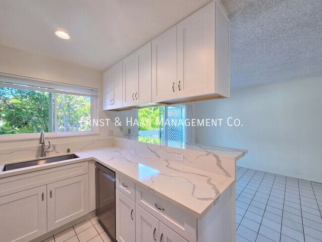 Building Photo - 1200 Opal St