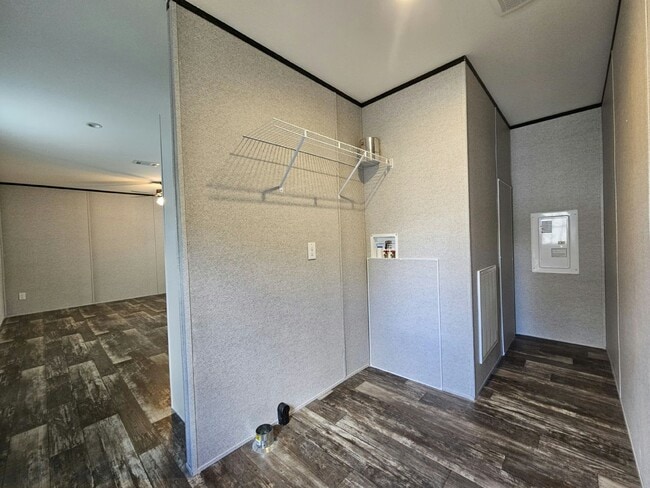 Building Photo - 1049 Myakka Dr