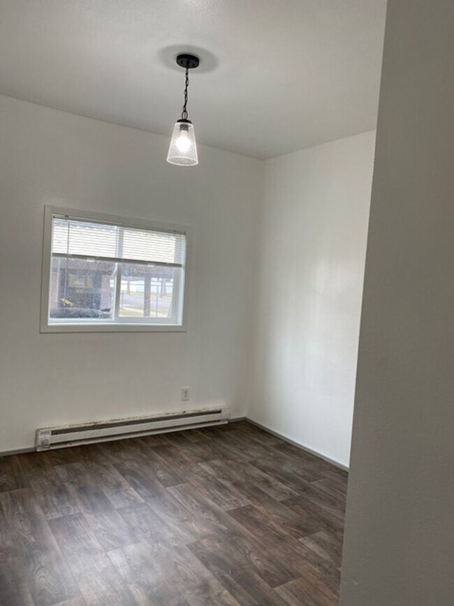 Building Photo - 826 3rd Ave S