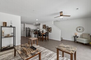 Building Photo - Pine Creek Apartments