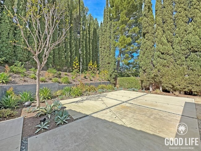Building Photo - Stunning 3BR Home in Santa Ana with Private  Large Yard, Modern Upgrades & 2-Car Garage