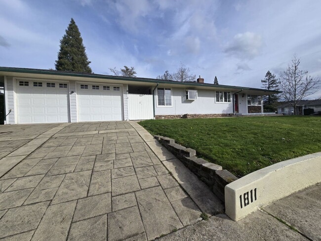 Building Photo - 1811 NW Kline St