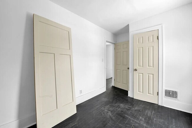 Building Photo - Charming 3-Bedroom Gem in Detroit