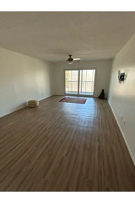 Building Photo - 1540 Glen Oaks Dr E