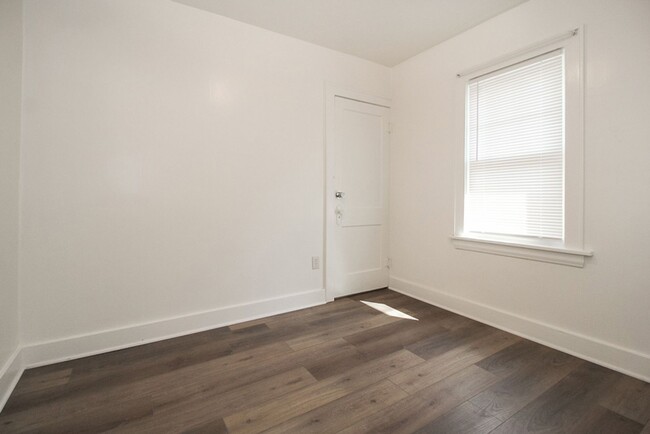 Building Photo - Beautiful remodeled 2 BR home